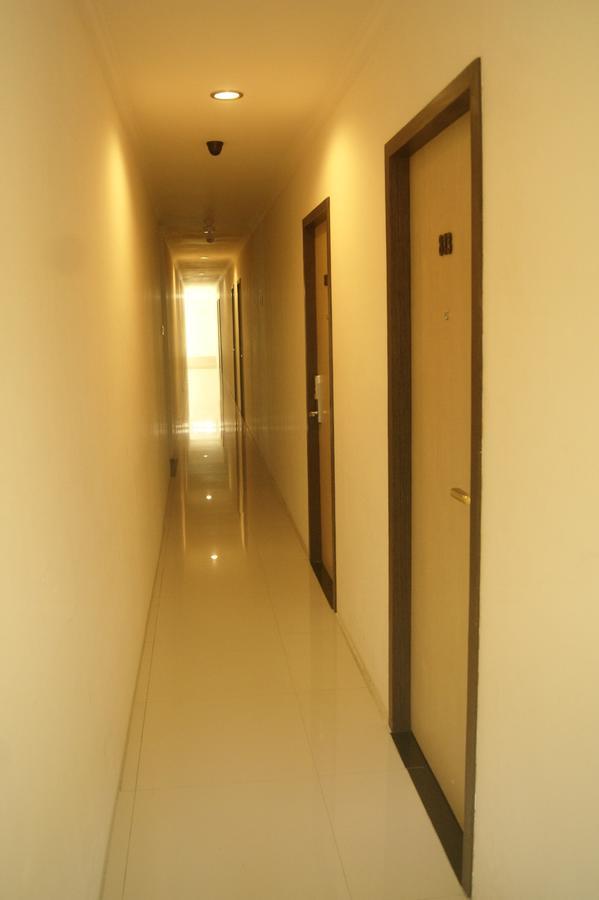 Leos Hotel Tomohon Exterior photo