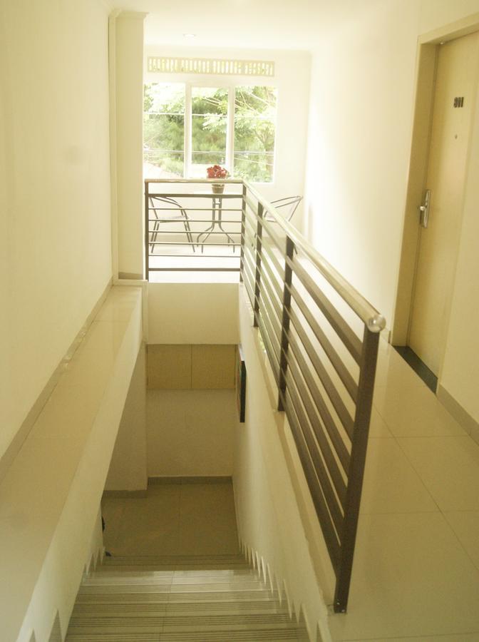 Leos Hotel Tomohon Exterior photo