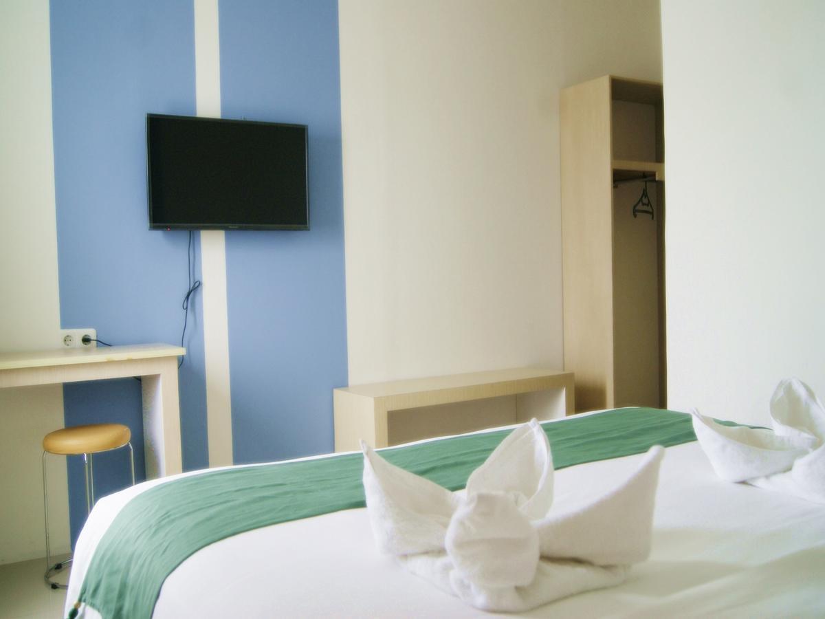 Leos Hotel Tomohon Exterior photo