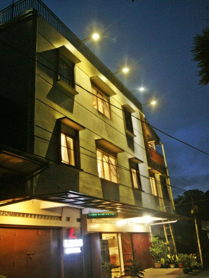 Leos Hotel Tomohon Exterior photo