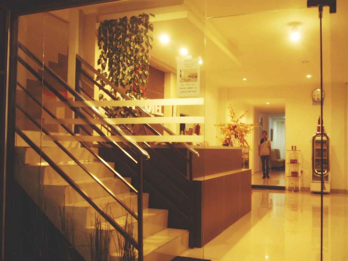 Leos Hotel Tomohon Exterior photo