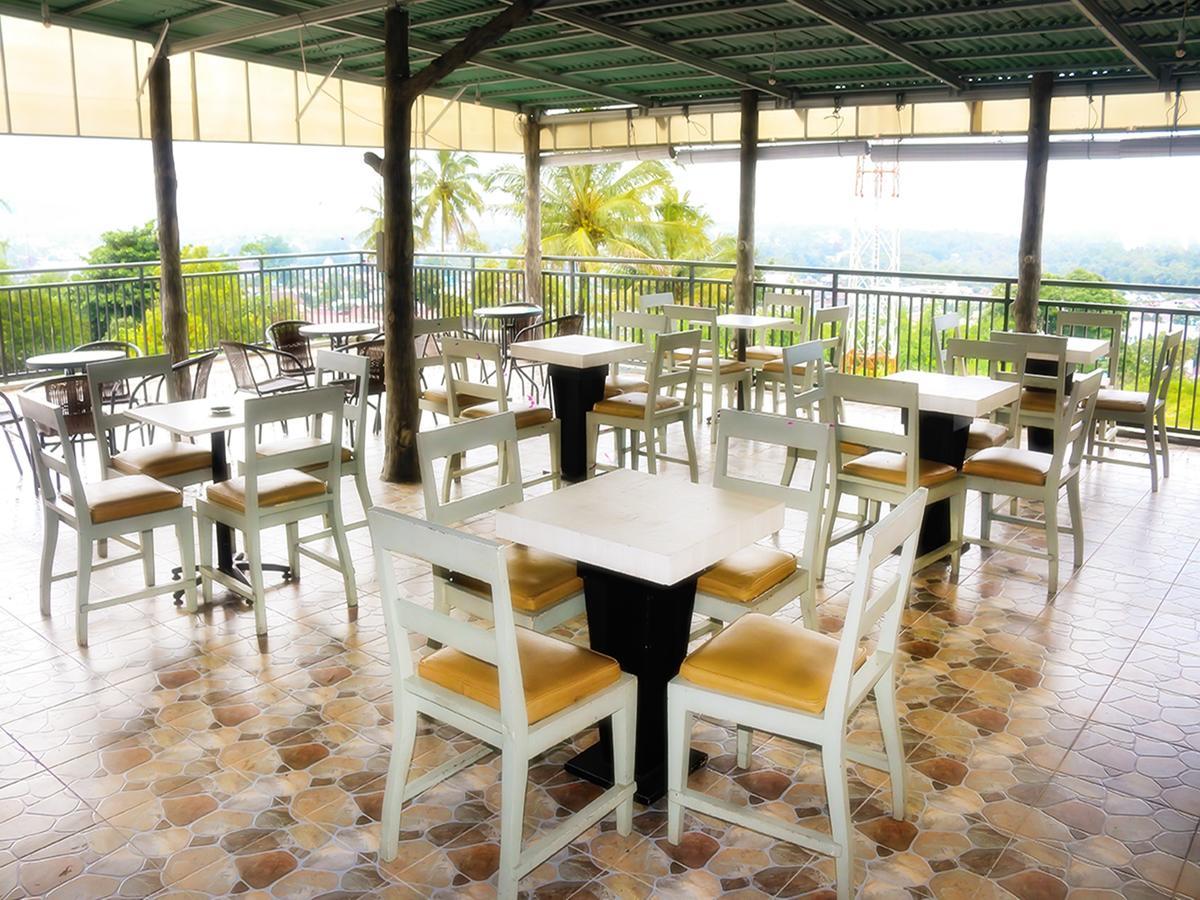 Leos Hotel Tomohon Exterior photo