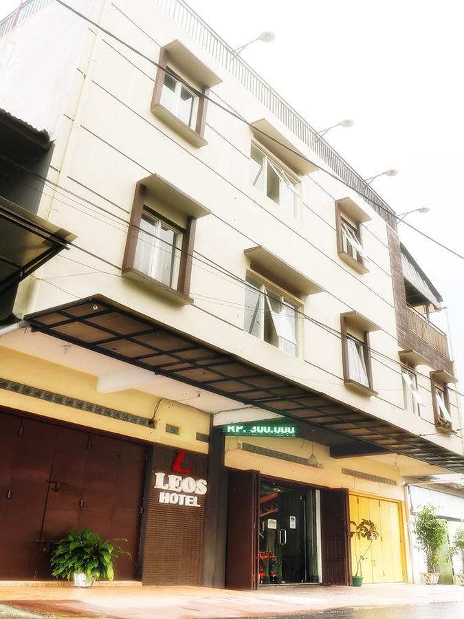 Leos Hotel Tomohon Exterior photo