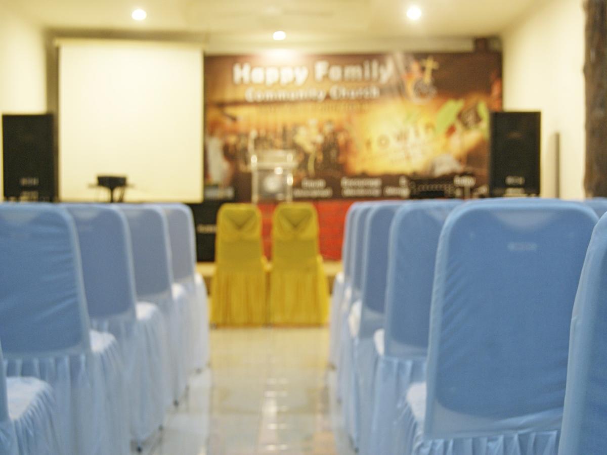 Leos Hotel Tomohon Exterior photo