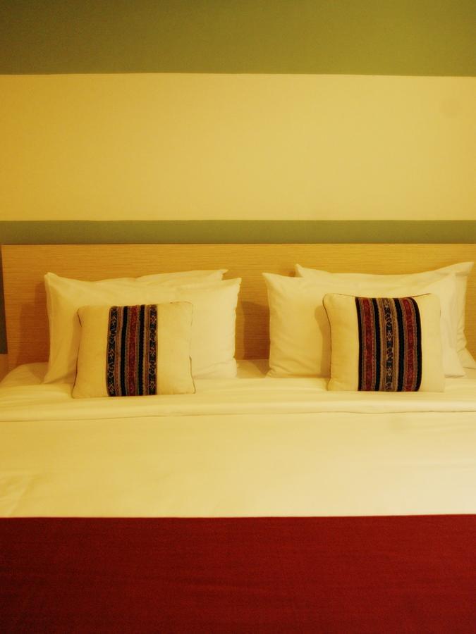 Leos Hotel Tomohon Exterior photo