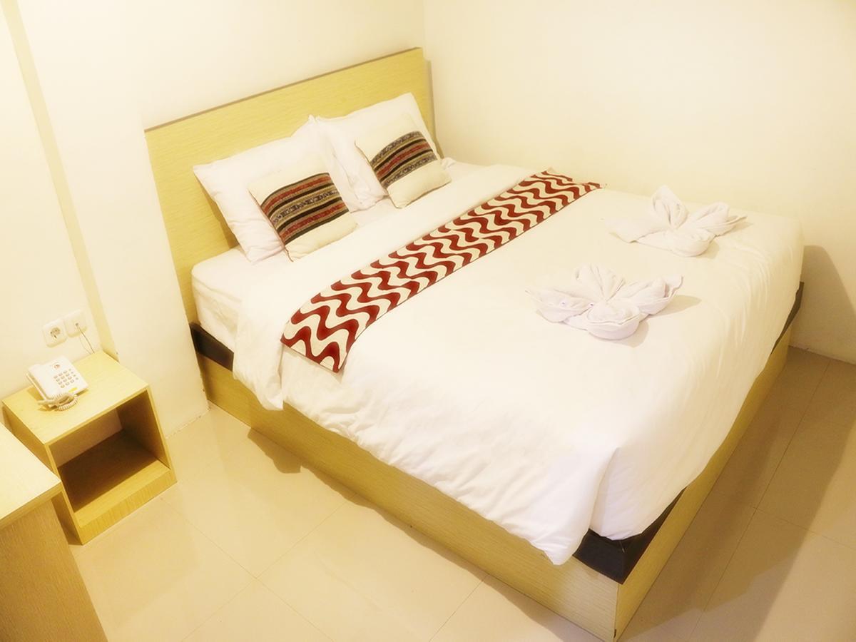 Leos Hotel Tomohon Exterior photo