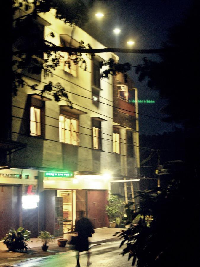 Leos Hotel Tomohon Exterior photo