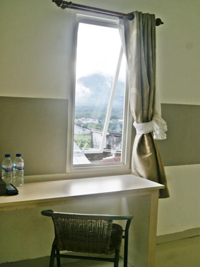 Leos Hotel Tomohon Exterior photo