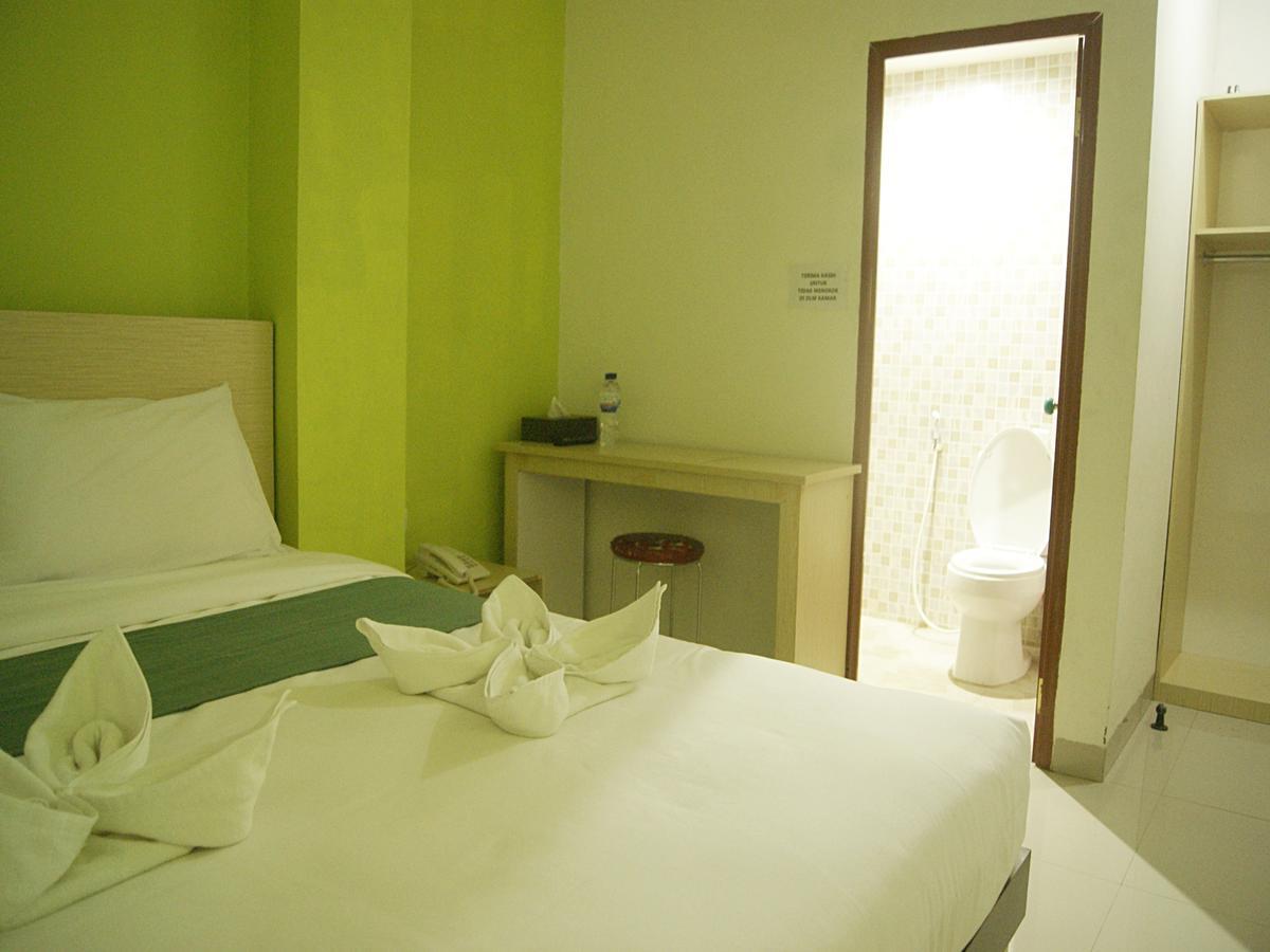 Leos Hotel Tomohon Exterior photo
