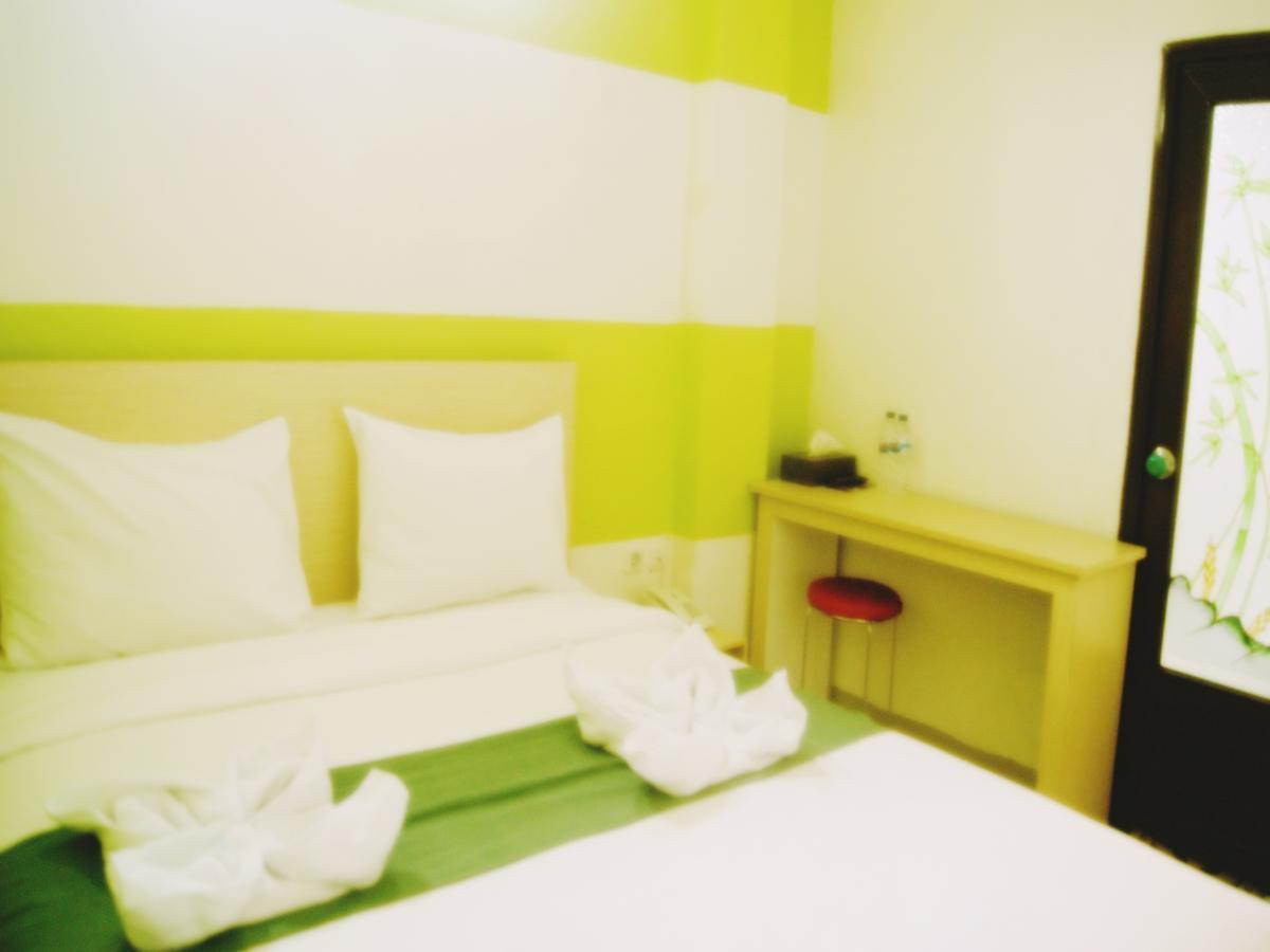 Leos Hotel Tomohon Exterior photo