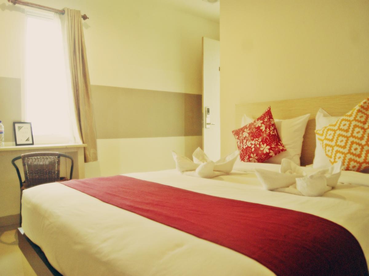 Leos Hotel Tomohon Exterior photo