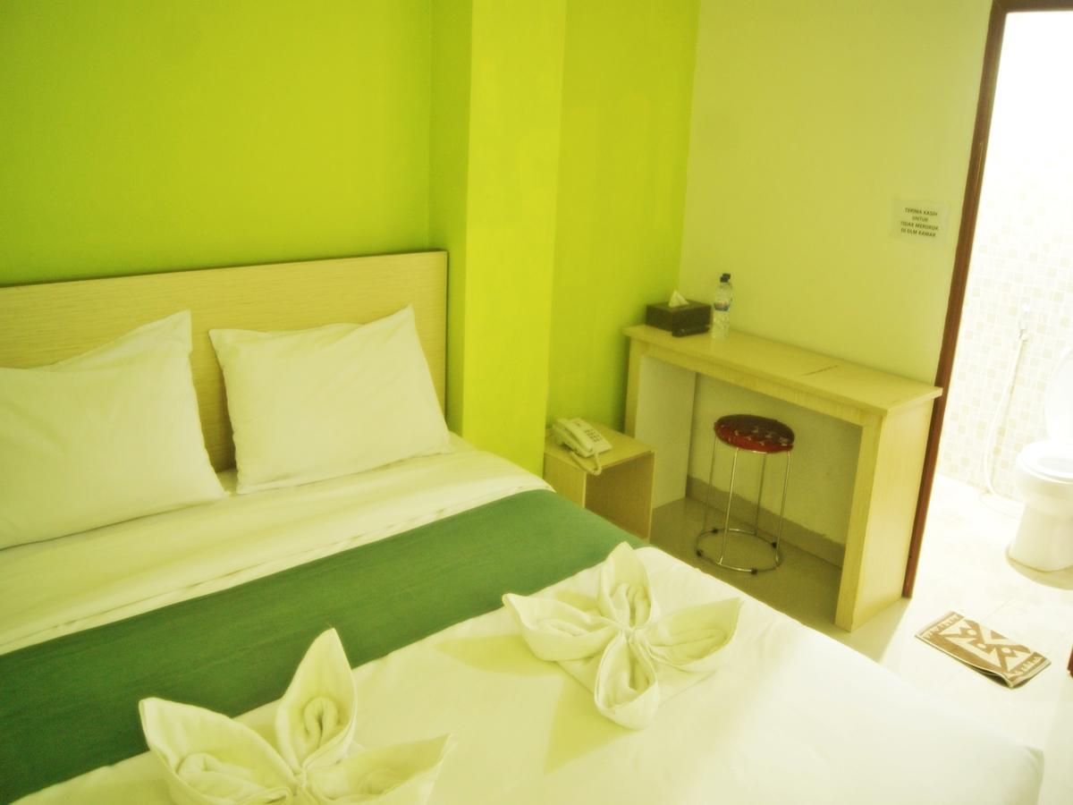 Leos Hotel Tomohon Exterior photo
