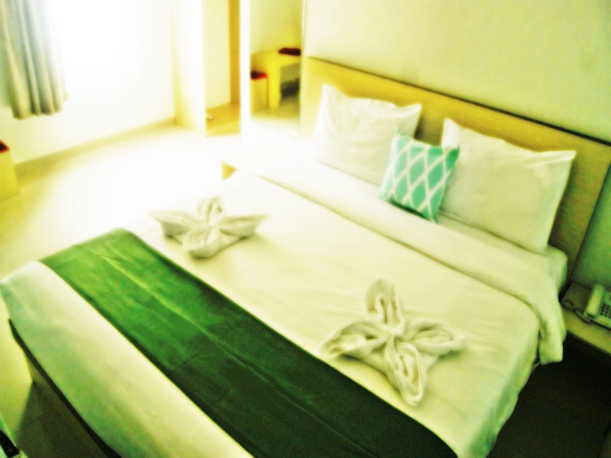 Leos Hotel Tomohon Exterior photo